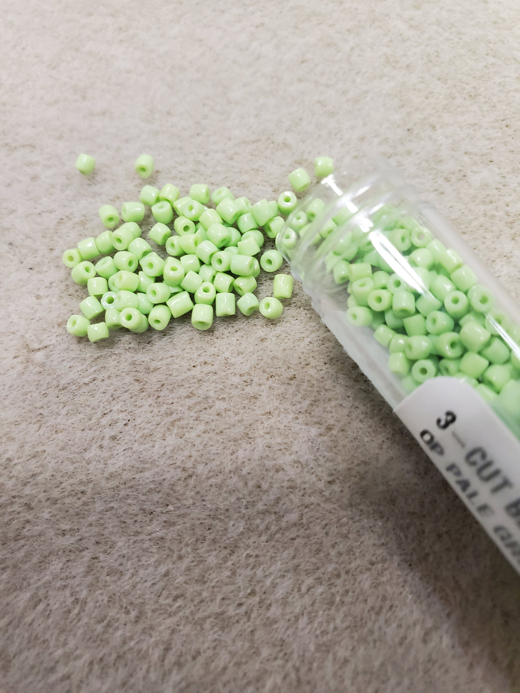 3-CUT BEAD 9/0 OP PALE GREEN