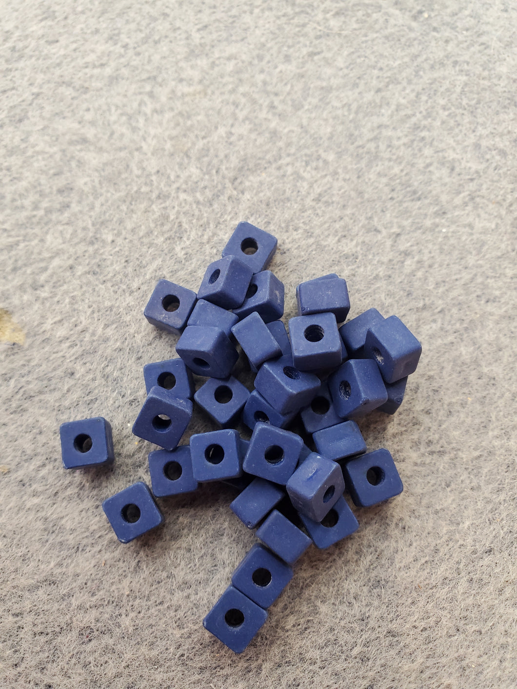 ACRYLIC SQUARE BEADS 6X6X4MM