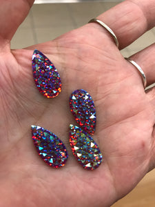 RESIN SEW-ON GUMMY SPIKE 10X20MM