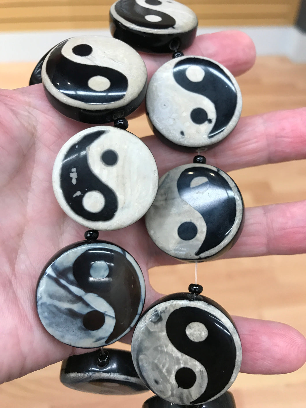 AGATE TDZI BEAD YIN/YANG